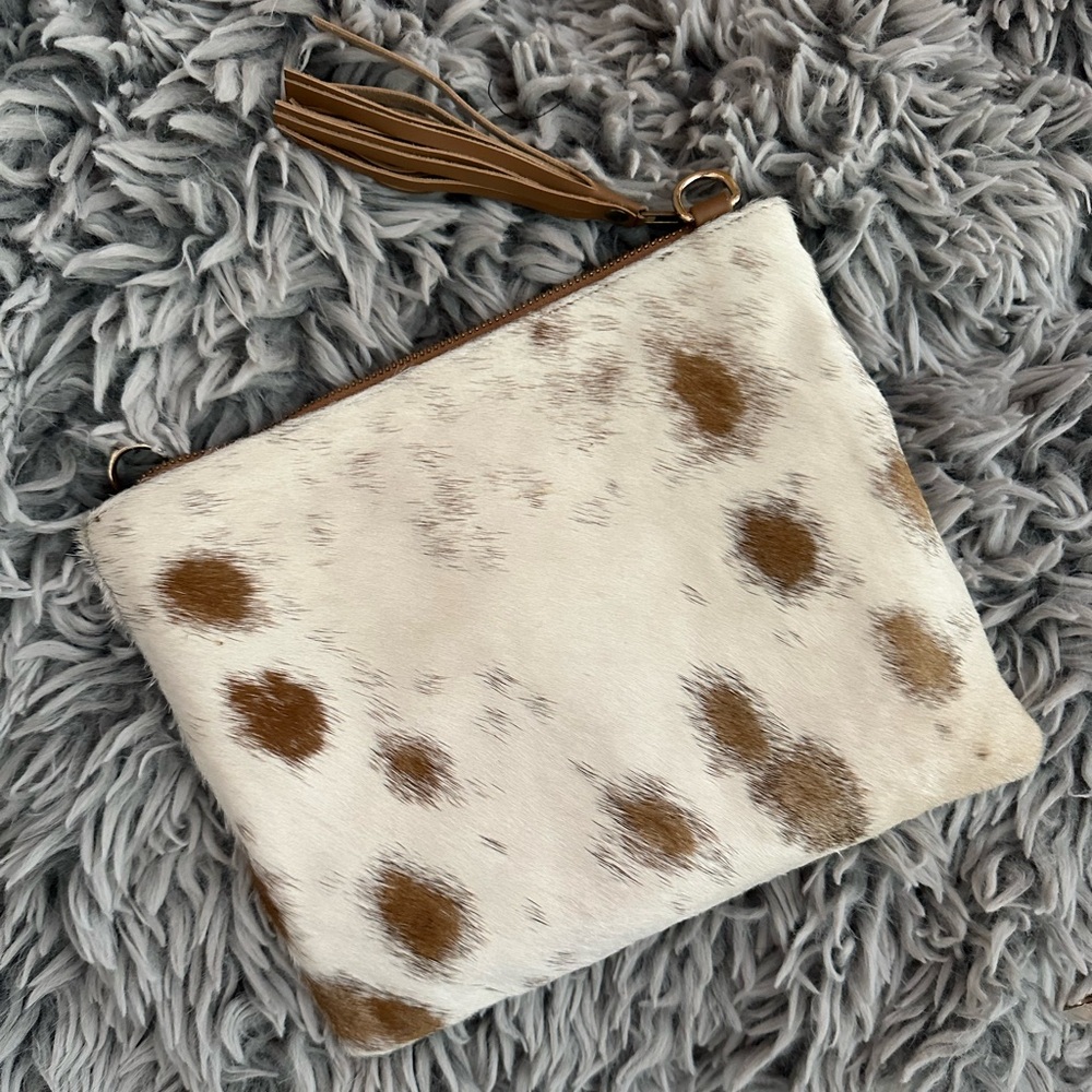 Carpisa Cross handbag that comes with extension strap